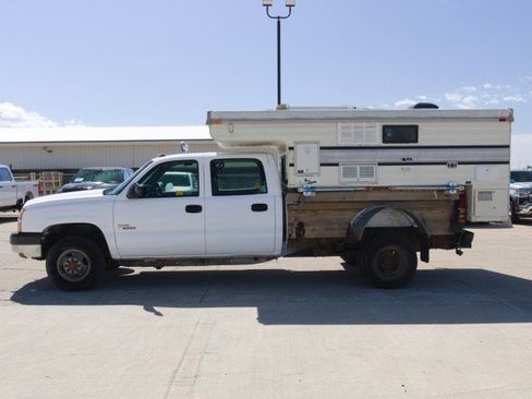 Used 2006 Chevrolet Silverado 3500 4x4 Crew Cab w/ Heavy-Duty Power Package image 3