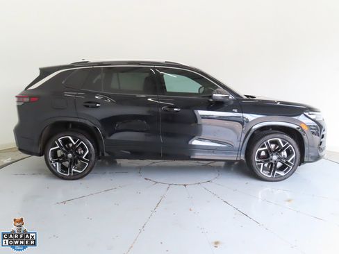 Certified 2026 Volkswagen Tiguan SEL R-Line AWD/4WD image 2