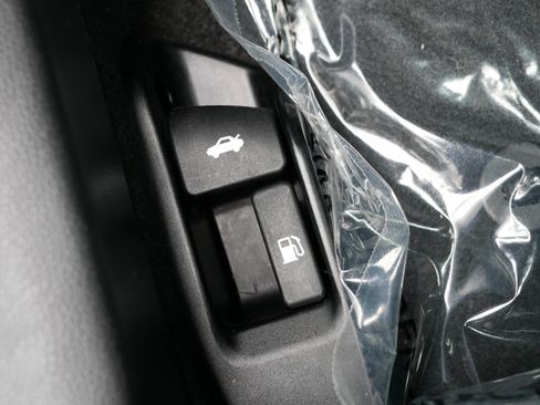 Used 2021 Toyota Corolla LE image 20