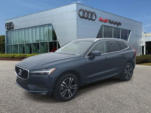 Used 2021 Volvo XC60 T5 Momentum w/ Premium Package image 1