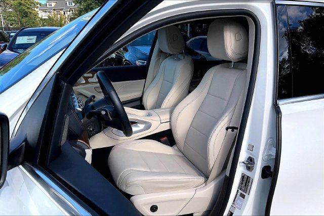 Used 2026 Mercedes-Benz GLS 450 4MATIC image 6