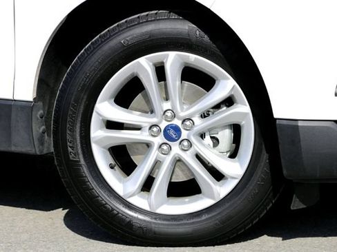 Used 2019 Ford Edge SEL w/ Equipment Group 201A FWD image 2