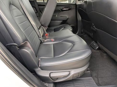 Used 2023 Toyota Highlander XLE image 22