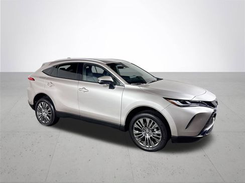 Used 2024 Toyota Venza Nightshade image 4