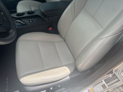 Used 2018 Toyota Avalon XLE Premium FWD image 17