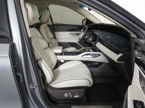 Used 2024 Lincoln Nautilus Black Label w/ Jet Appearance Package (87T) image 9