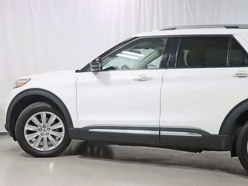 Used 2023 Ford Explorer Limited w/ Equipment Group 301A AWD/4WD image 11