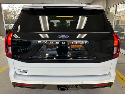 Certified 2025 Ford Expedition Active image 12