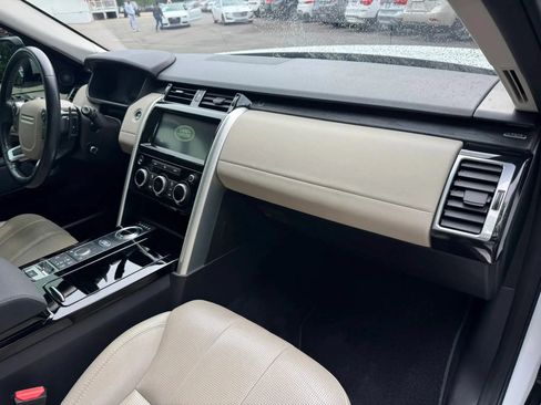 Used 2018 Land Rover Discovery HSE AWD/4WD image 25