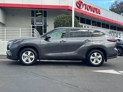 Used 2025 Toyota Highlander LE