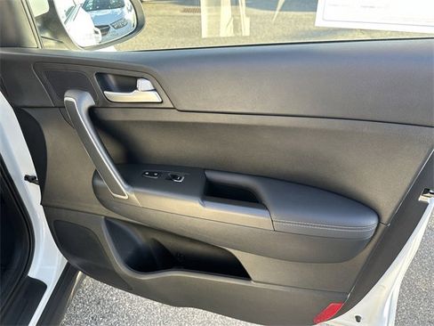 Used 2020 Kia Sportage LX image 35