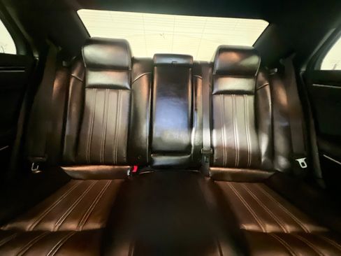 Used 2019 Chrysler 300 S RWD image 32