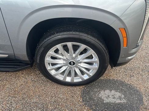 Used 2026 Cadillac Escalade 2WD image 5