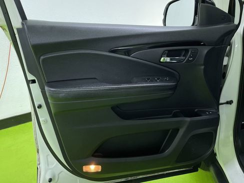 Used 2017 Honda Pilot Elite image 16