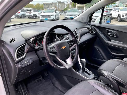 Used 2020 Chevrolet Trax LT w/ LT Convenience Package AWD/4WD image 8