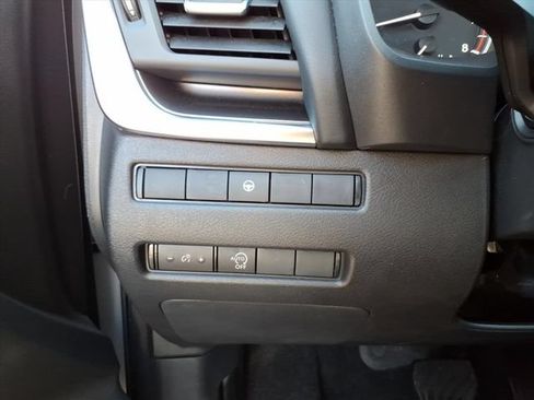 Used 2023 Nissan Rogue SV AWD/4WD image 18