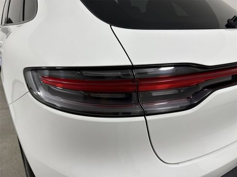 Certified 2023 Porsche Macan image 18