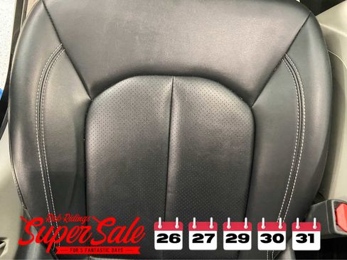 Used 2024 Chrysler Pacifica Touring-L image 39