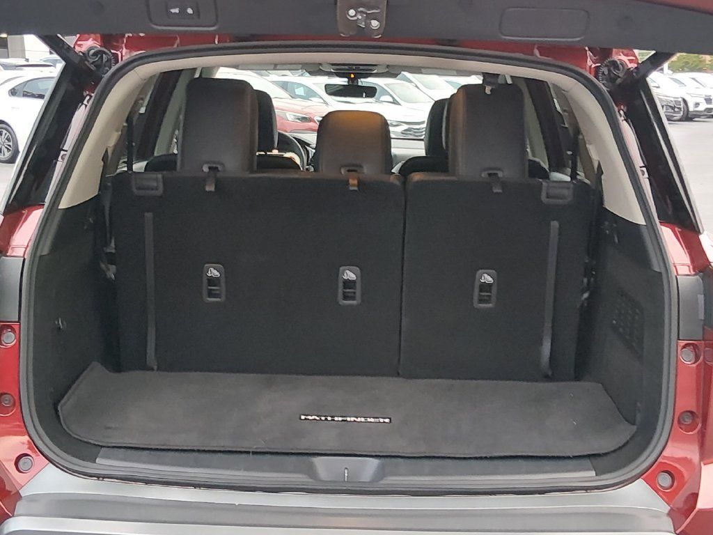 Used 2026 Nissan Pathfinder SL w/ SL Premium Package FWD image 17