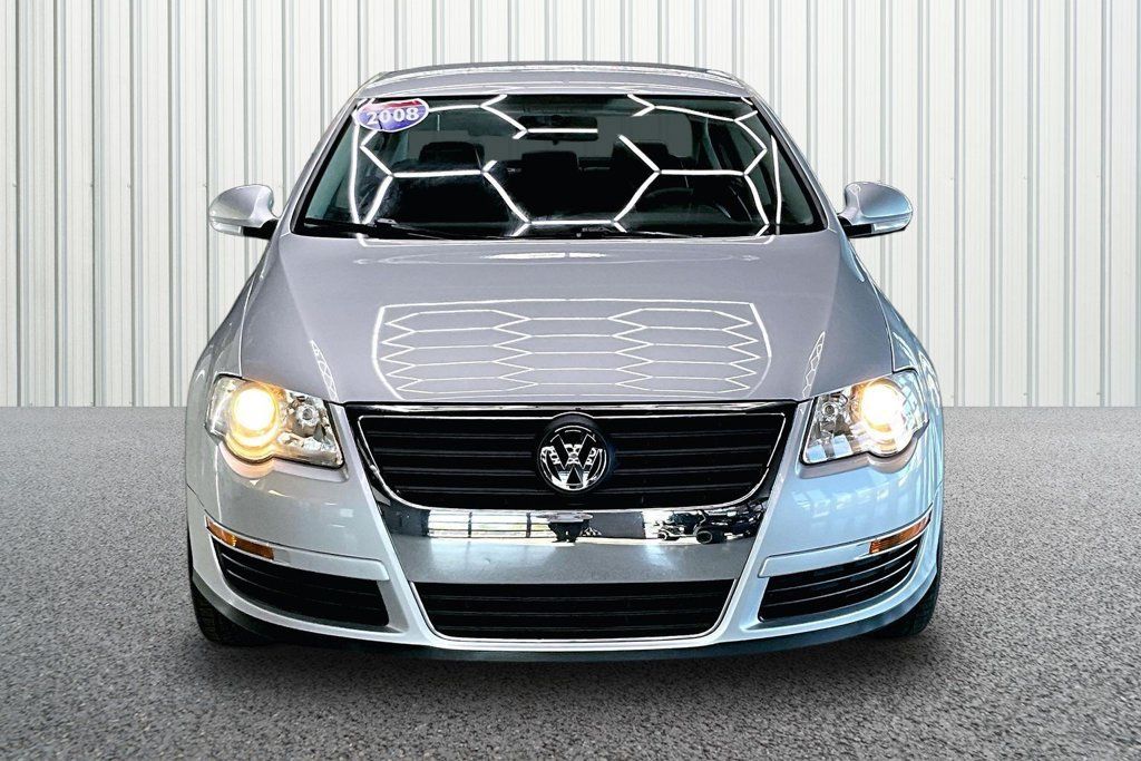 Used 2008 Volkswagen Passat 2.0T FWD image 2