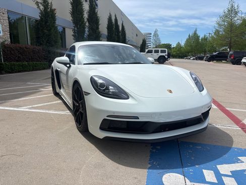 Used 2019 Porsche 718 Cayman GTS image 4