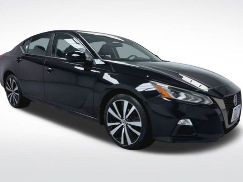 Used 2021 Nissan Altima 2.5 SR image 2