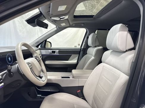 Used 2025 Hyundai Santa Fe Limited FWD image 11