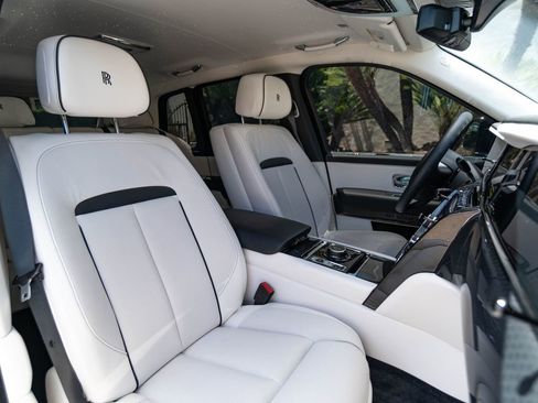 Used 2025 Rolls-Royce Cullinan Black Badge AWD/4WD image 17