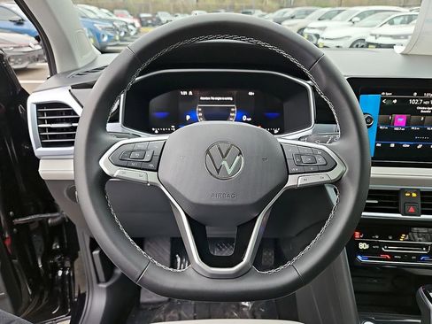 New 2026 Volkswagen Taos SE AWD/4WD image 18