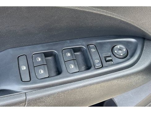 Used 2021 Hyundai Venue SE FWD image 13
