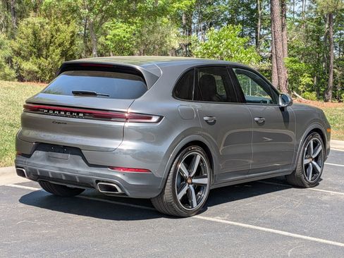 Certified 2025 Porsche Cayenne AWD/4WD image 7