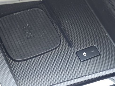 Used 2024 Hyundai Elantra Limited image 7