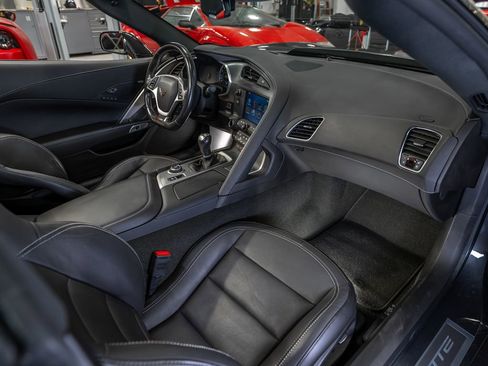 Used 2017 Chevrolet Corvette Z06 w/ Z07 Performance Package RWD image 17