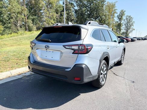 Certified 2025 Subaru Outback Premium w/ Popular Package #1 AWD/4WD image 9