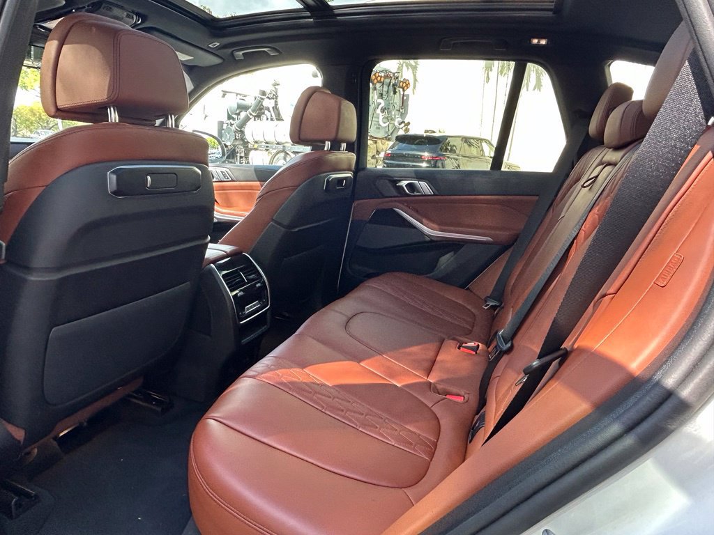 Used 2025 BMW X5 xDrive50e AWD/4WD image 45