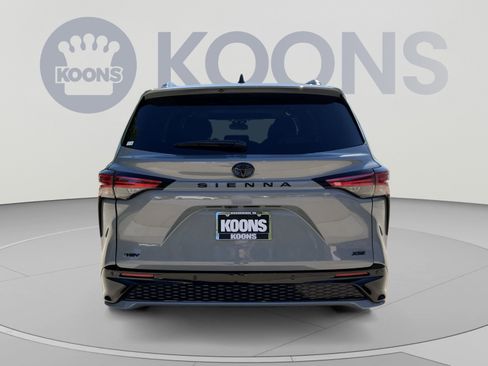 Used 2025 Toyota Sienna XSE w/ XSE Plus Package FWD image 5