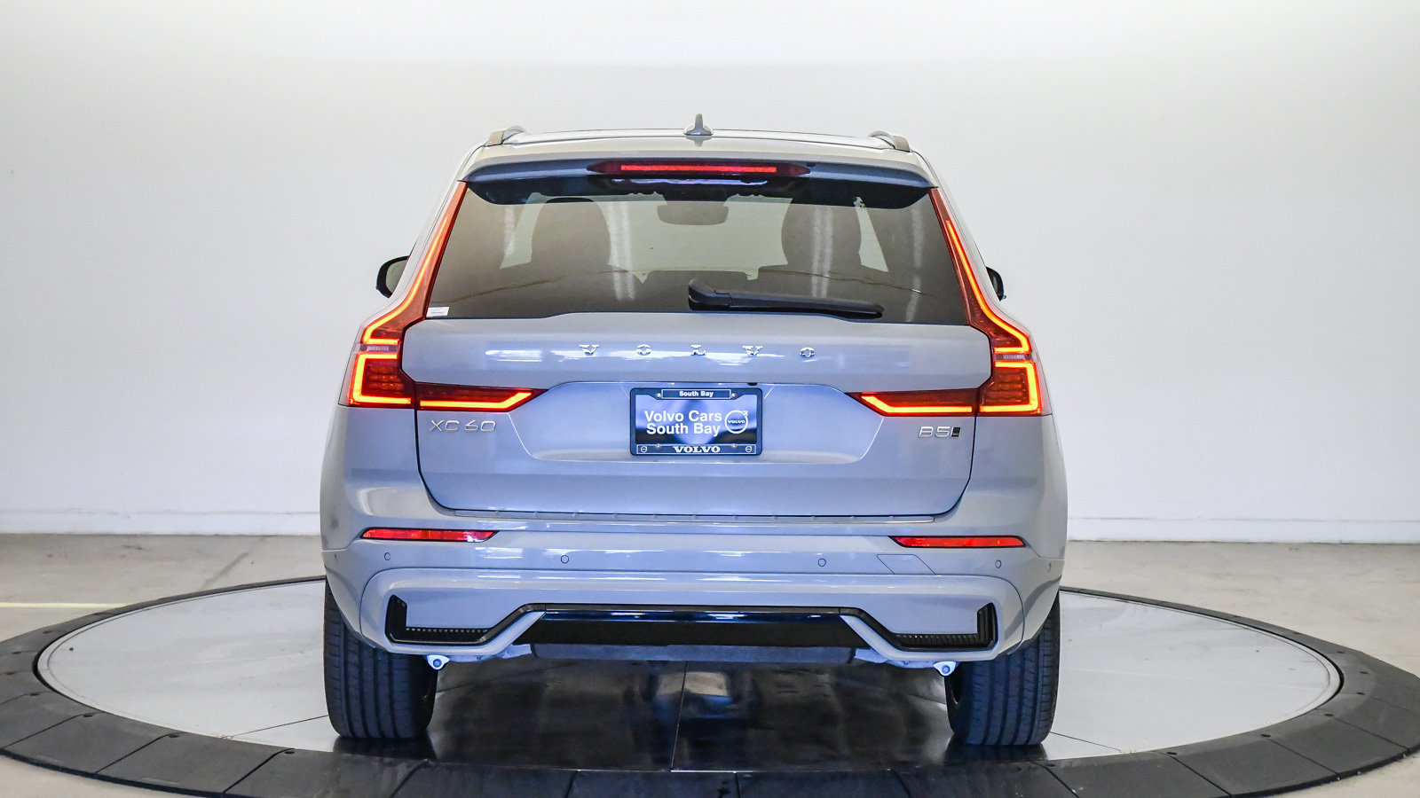 Certified 2026 Volvo XC60 B5 Plus AWD/4WD image 3