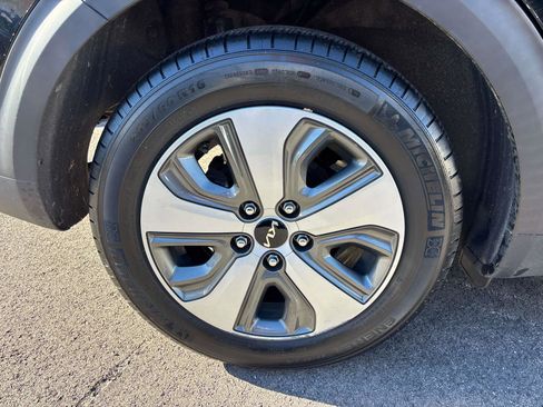 Used 2022 Kia Niro LX image 30