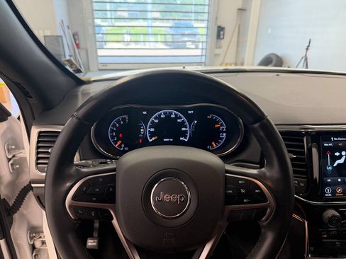 Certified 2022 Jeep Grand Cherokee Limited AWD/4WD image 28