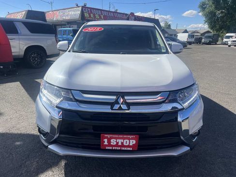 Used 2018 Mitsubishi Outlander SE FWD image 2