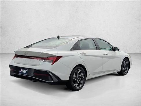 Used 2024 Hyundai Elantra Limited FWD image 5