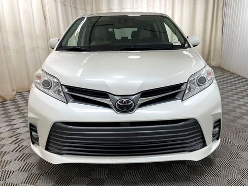 Used 2018 Toyota Sienna XLE Premium AWD/4WD image 20