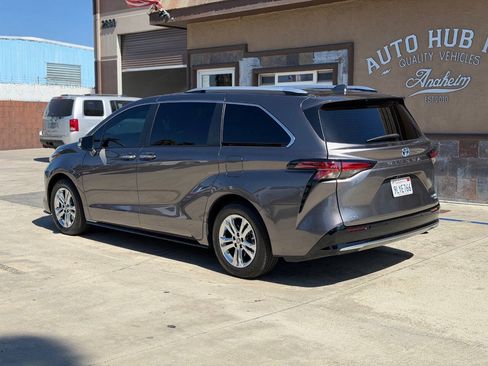 Used 2024 Toyota Sienna Platinum AWD/4WD image 7