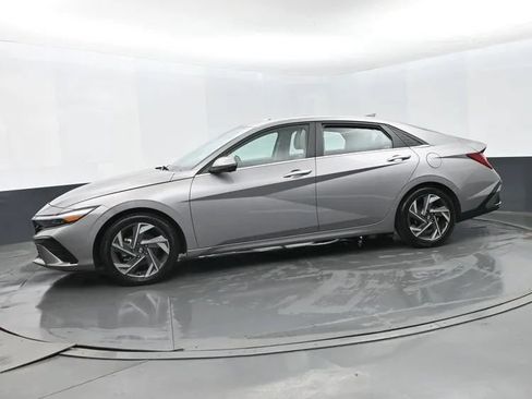 Used 2024 Hyundai Elantra Limited FWD image 5