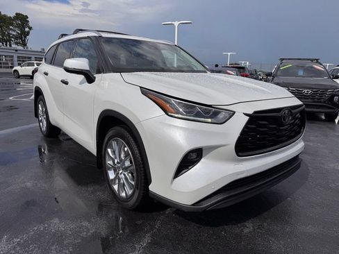 Used 2023 Toyota Highlander Limited FWD image 7