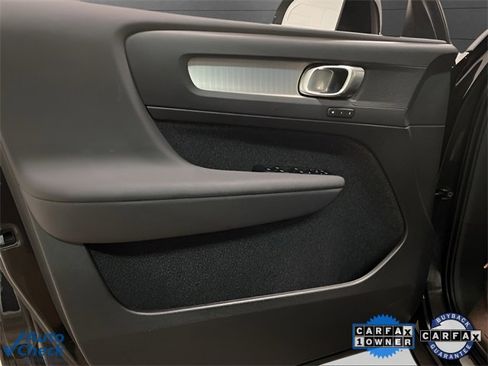 Used 2025 Volvo XC40 B5 Core image 25