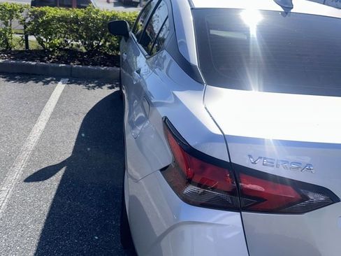 Used 2023 Nissan Versa SV image 5