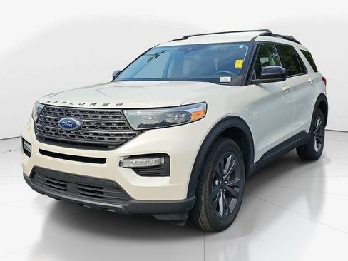 Used 2023 Ford Explorer XLT w/ Equipment Group 202A AWD/4WD image 7