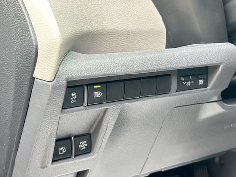 Used 2021 Toyota Sienna LE AWD/4WD image 37