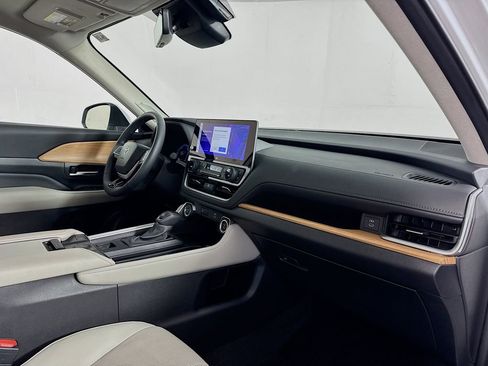 Used 2025 Toyota Grand Highlander AWD Hybrid image 36